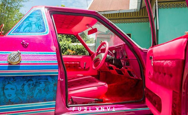 Holden HQ/HJ Ute + Lowrider Inspiration + Indonesian Resourcefulness = Pinky Banditos. Read the full story about the @fuel.magazine best of @kustomfest 2016 award winner at fueltank.cc or through the #fueltankapp. Search Fuel Tank app in your app store. #fuelmagazine #lowriders #holdenute #kustomfest #holdenhj #holdenhq